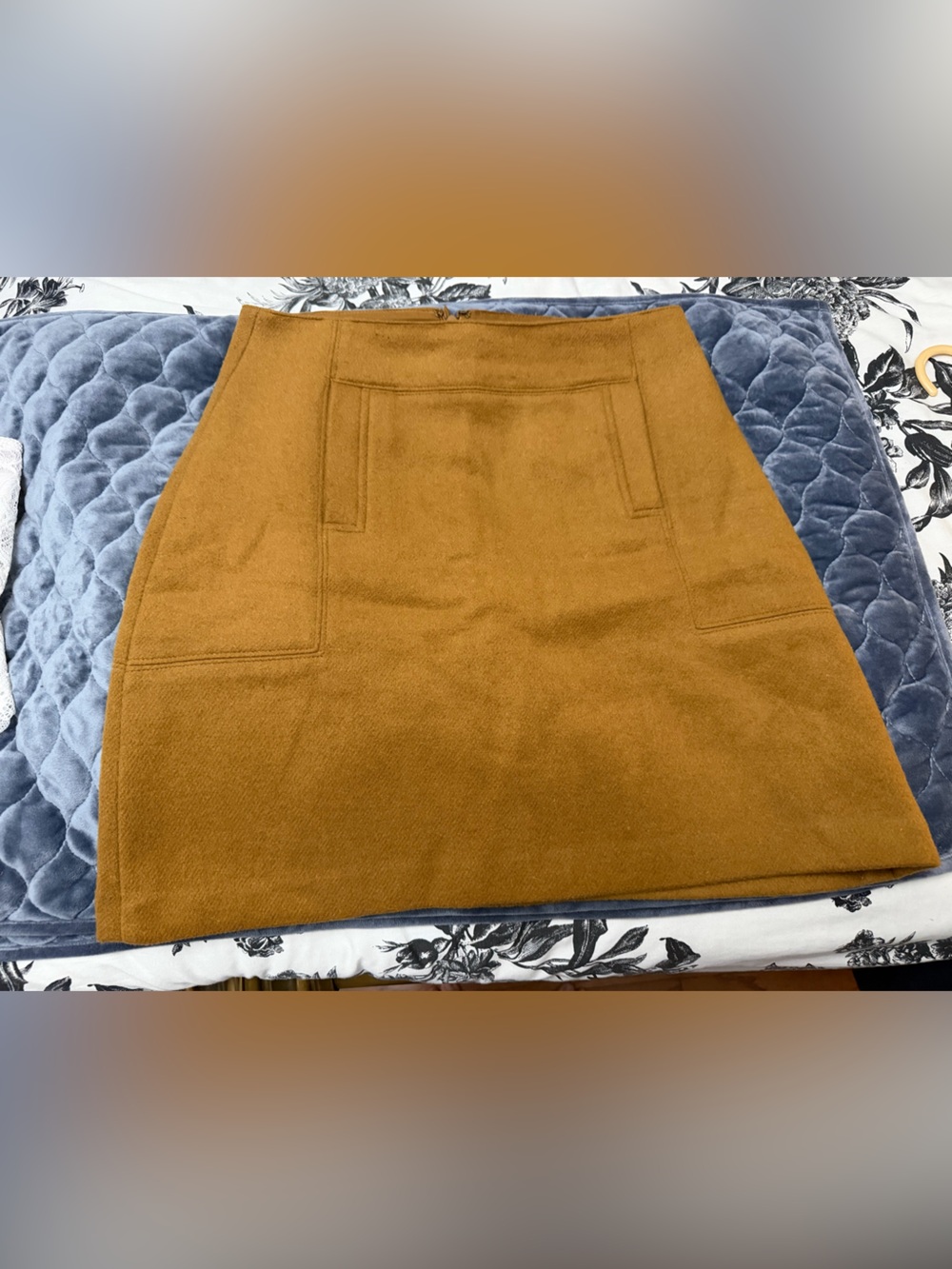 Ann Taylor Loft petite women’s wool dress skirt.  Like new.  10p.